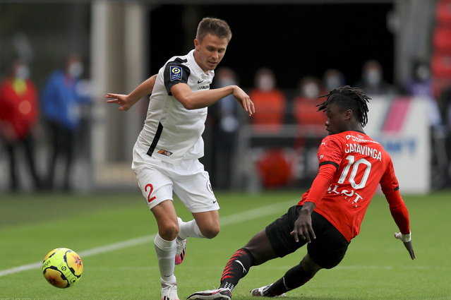  巴黎圣日耳曼续约天才中场遭截胡  